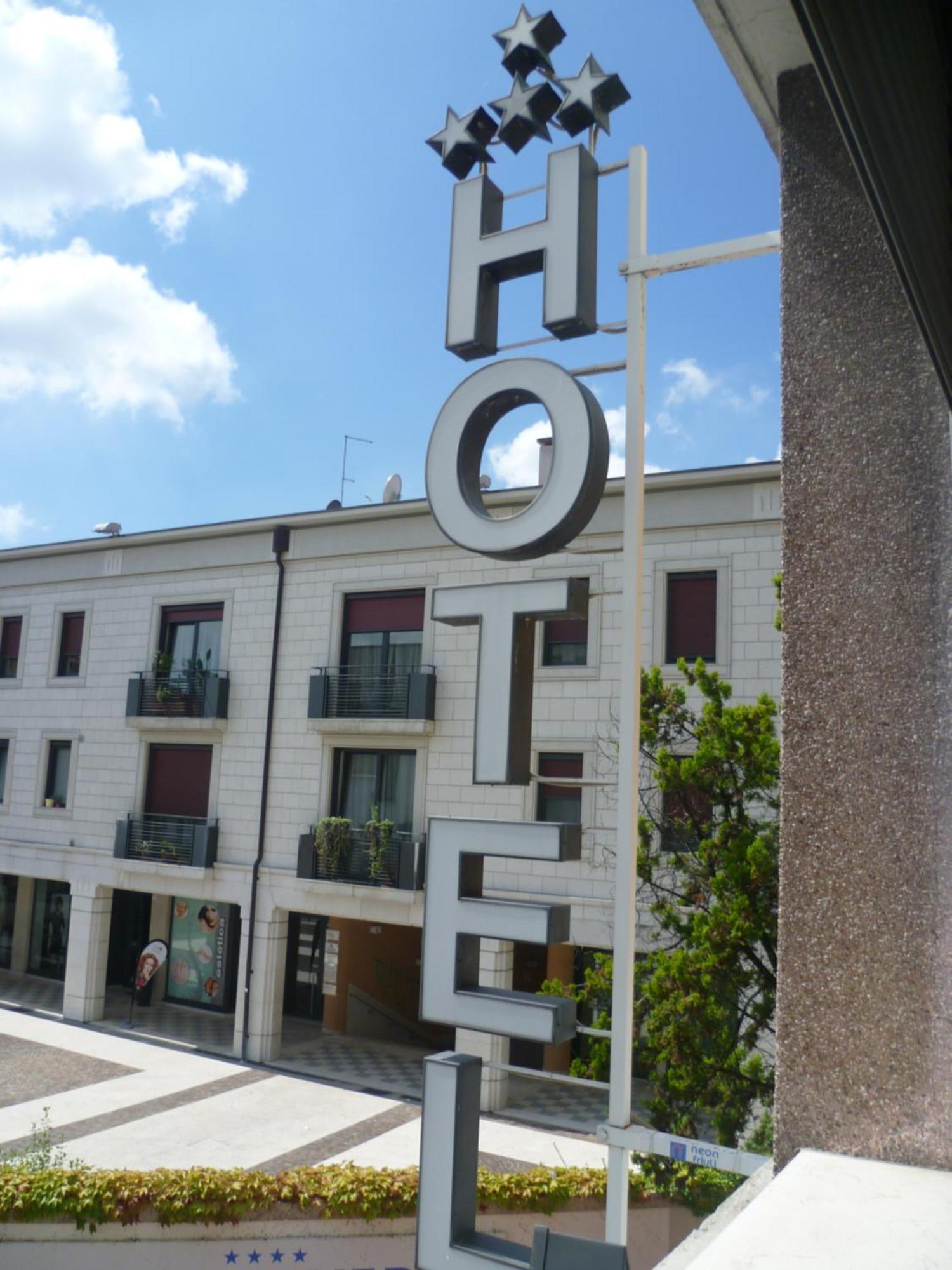 Hotel Minerva Pordenone Ngoại thất bức ảnh