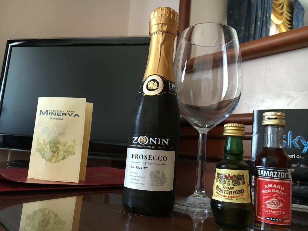 Hotel Minerva Pordenone Ngoại thất bức ảnh
